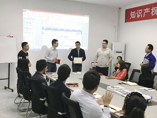 成为顾问式销售，mile易游yy
在路上…